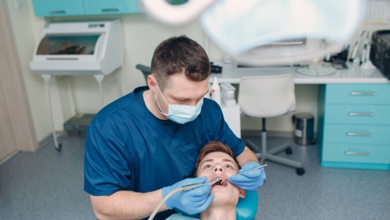 diferència entre dentista y odontòleg
