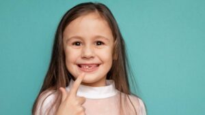 Diferencias clave entre dentición temporal y permanente en niños y adultos