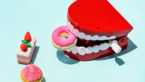 ¡Alerta! Estos son los alimentos que dañan los dientes y los que no