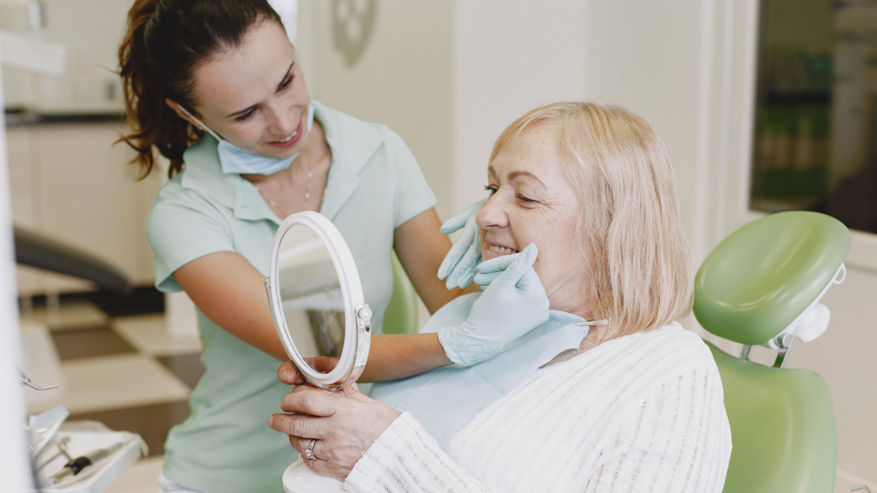Beneficios de los tratamientos dentales en personas mayores